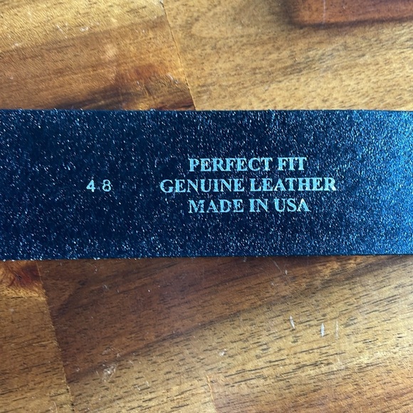 Men’s Genuine Leather ‘’The Perfect Fit’’ Made In USA Belt Size 48 - Picture 5 of 10
